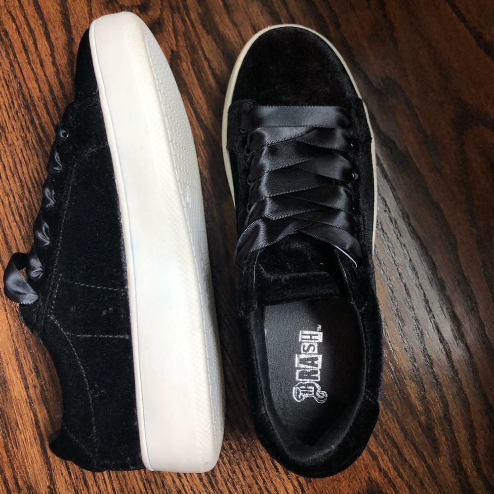 BRASH Black Velvet Women’s 7 1/2